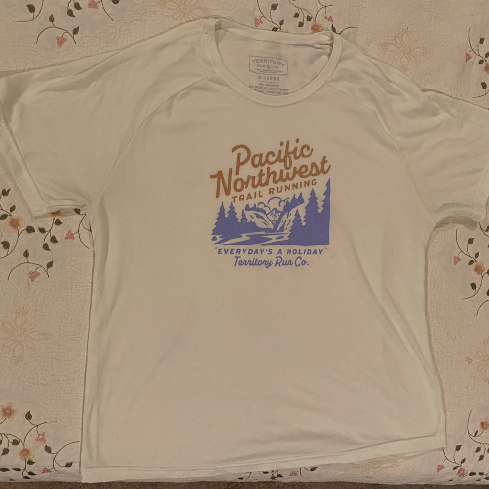 Territory Run Co All Day trail running t-shirt; size XL like new never worn